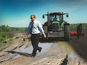 Владимир Путин на бездорожье. Коллаж с сайта www.ej.ru