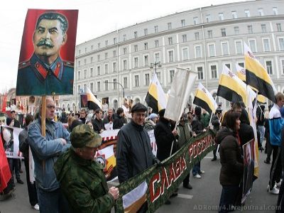 Сталинисты на демонстрации в Петербурге. Фото из http://adromy4.livejournal.com/