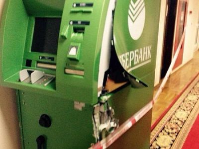 Раскуроченный банкомат. Фото: twitter.com