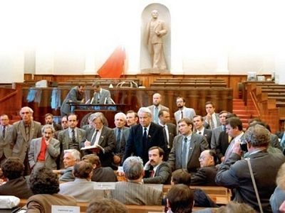 Б.Н.Ельцин и депутаты ВС РСФСР, 1990 г. Публикуется в rufabula.com