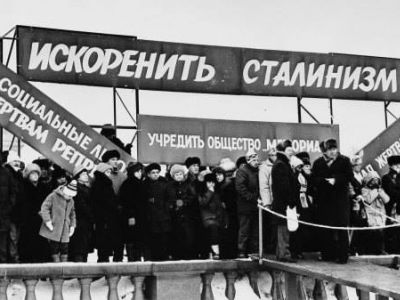 Митинг антисталинистов, кон. 80-х. Источник - dletopic.ru
