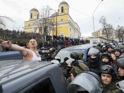Освобождение Саакашвили из автобуса СБУ. Фото: rbc.ru