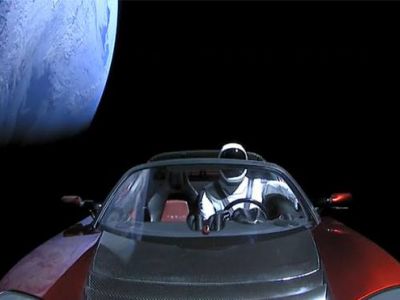Автомобиль в космосе, запущенный ракетой Falcon Heavy 6.2.18. Источник - dsnews.ua