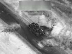 Скрин видео уничтожения танка Т-72 в ходе событий 7.2.18. Источник - www.dvidshub.net/video/584540/t-72-weapon-system-video