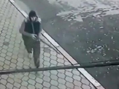 Террорист у храма в Кизляре, 18.2.18, скрин с видеокамеры. Источник - www.pravda.ru