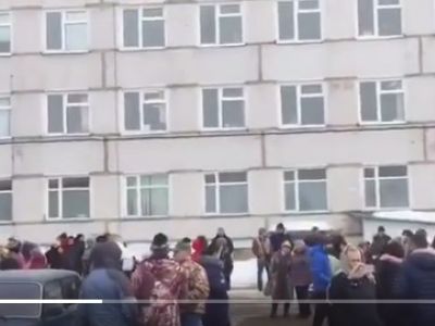Стихийный митинг в Волоколамске из-за свалки Ядрово, Фото: скрин видео с twitter.com/d_kunaev