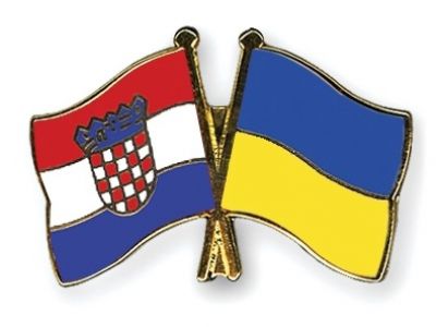 Флаги Хорватии и Украины. Фото: www.crossed-flag-pins.com