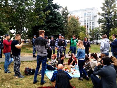 ОМОН задерживает участников бессрочной акции протеста в Москве. Фото: Каспаров.Ru