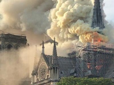 Пожар в соборе Парижской Богоматери в Париже. Фото: lefigaro.fr