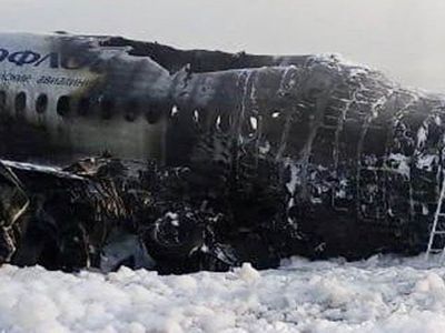 Сгоревший SSJ-100 в Шереметьево, 5.5.19. Фото: Reuters
