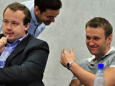 Слева направо: Георгий Албуров, Илья Яшин и Алексей Навальный. Фото: Сергей Киселев / Коммерсант