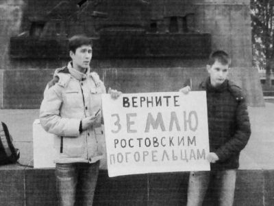Ян Сидоров и Влад Мородасов на пикете, 5.11.17. Фото: www.facebook.com/profile.php?id=100001589654713