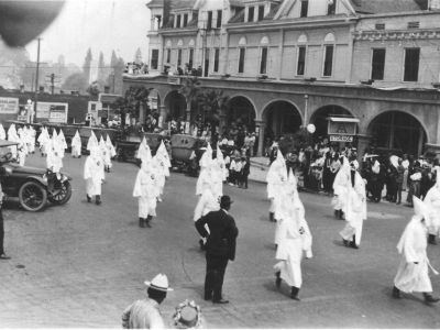 США 1920-х, парад ку-клукс-клана. Фото: pikabu.ru