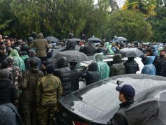 Протесты у администрации президента в Абхазии. Фото: Томас Тхайцук / РИА Новости