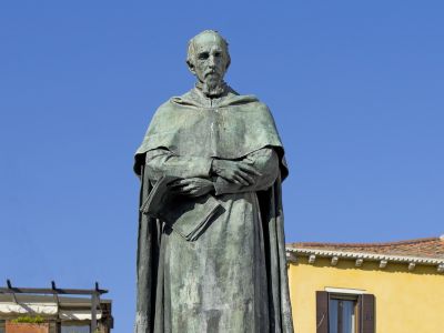 Памятник Паоло Сарпи в Венеции. Фото: en.wikipedia.org