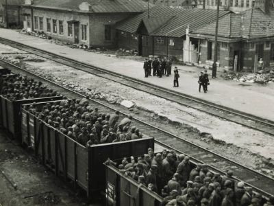 Советских военнопленных перевозят из района Минска в Польшу. Фото сделано летом 1941 года. Фото: Hulton Archive / Getty Images