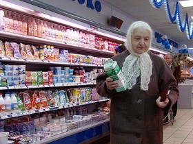 Покупатель в магазине. Фото с сайта kommersant.ru