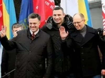 Справа налево: Арсений Яценюк, Виталий Кличко, Олег Тягнибок. Фото: leonidstorch.livejournal.com 