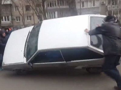 Переворачиватели машины в Одессе, 2015 г. Источник - rs.img.com.ua