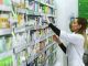 Фармацевт раскладывает лекарственные препараты в аптеке. Фото: Евгений Одиноков / РИА Новости