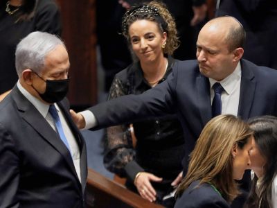 Биньямин Нетаньяху и Нафтали Беннет. Фото: Ronen Zvulun / Reuters