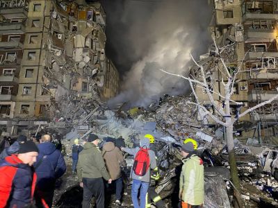 Разрушенный ракетой дом в Днепре, 14.01.23. Фото: t.me/tovt_anastasia
