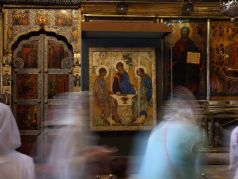 Икона "Святая Троица" Андрея Рублева в Троице-Сергиевой лавре. Фото: t.me/courierofculture